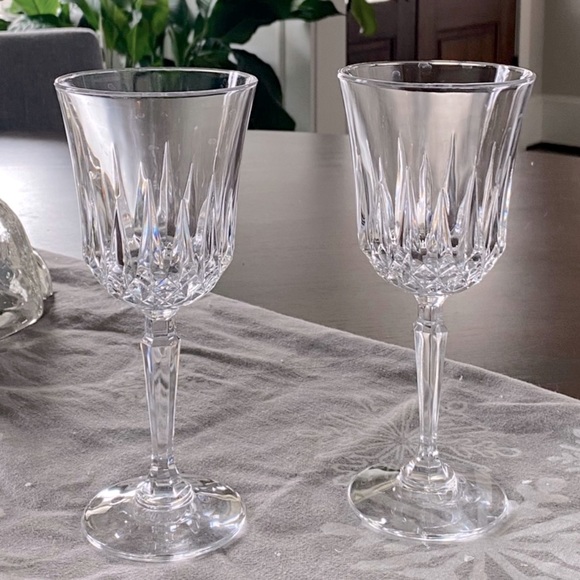 Vintage Crystal Etched Wine Glasses - Set of 2 - clear